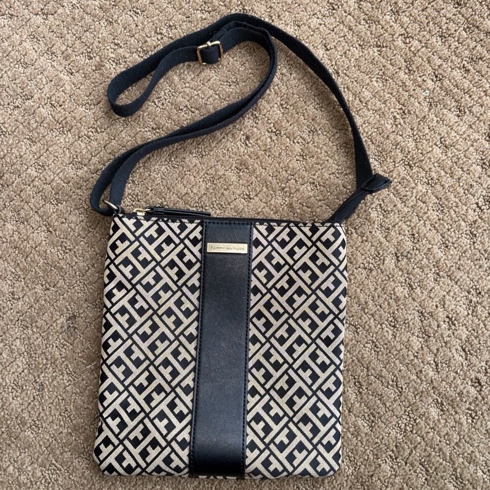 Tommy Hilfiger black beige designer crossbody women’s purse small